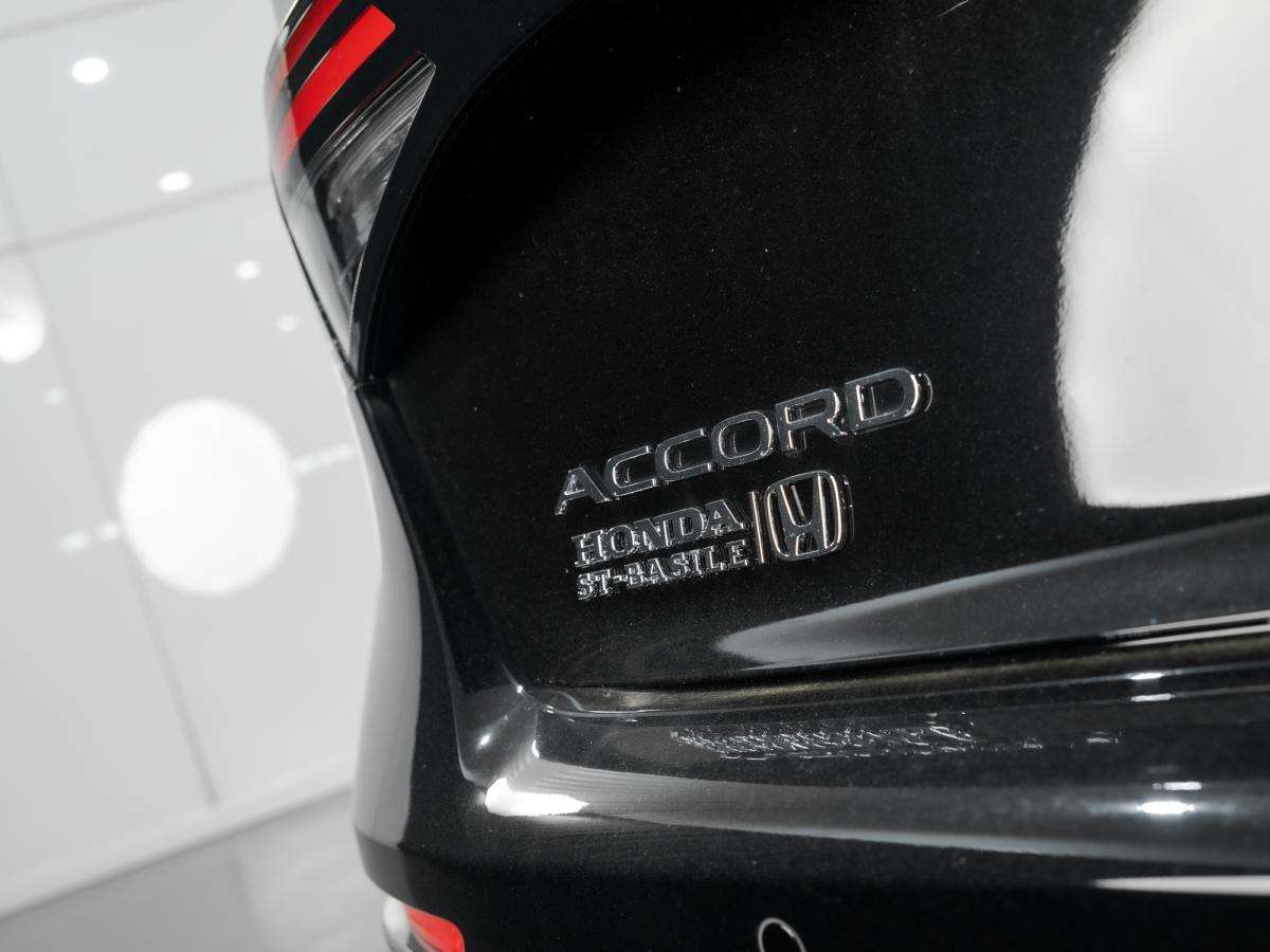 2026 Honda Accord TOURING + MEGA RABAIS LIQUIDATION 2026 + WOW! — снимка 1