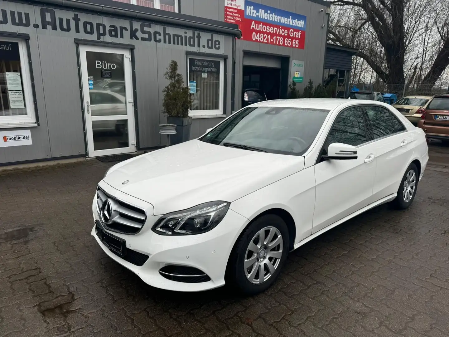 Mercedes-Benz E 300 Lim. Hybrid AHK°T-LEDER°NAVI°SITZH°PDC°ALU Weiß - 1