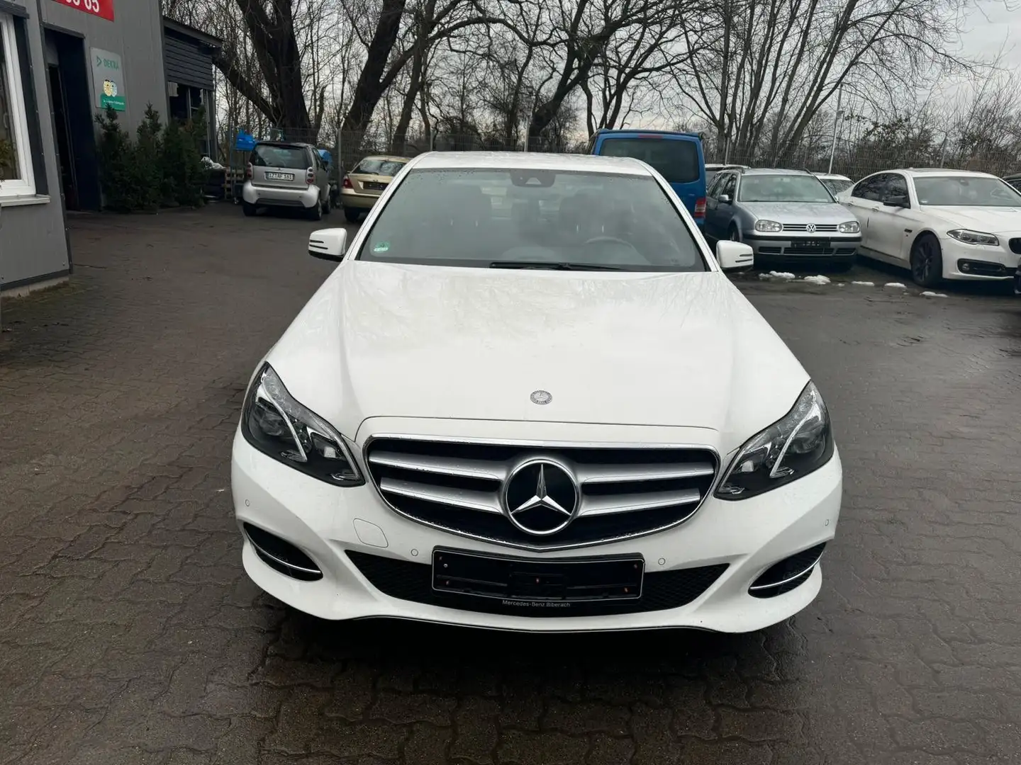 Mercedes-Benz E 300 Lim. Hybrid AHK°T-LEDER°NAVI°SITZH°PDC°ALU Weiß - 2