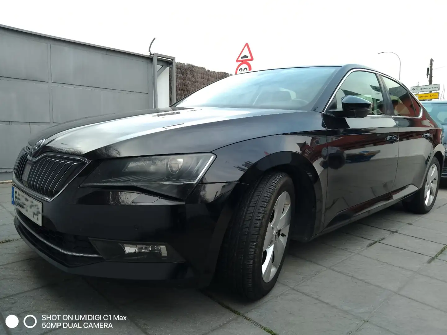 Skoda Superb 2.0 TDI SCR Ambition Negro - 2