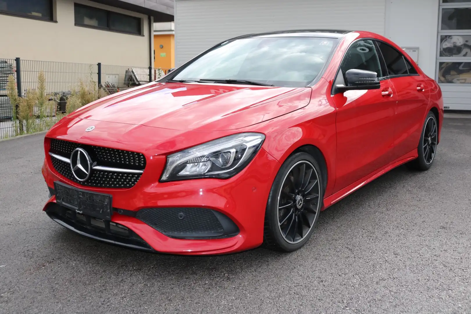 Mercedes-Benz CLA 200 d Austria Edition Aut. Rot - 1