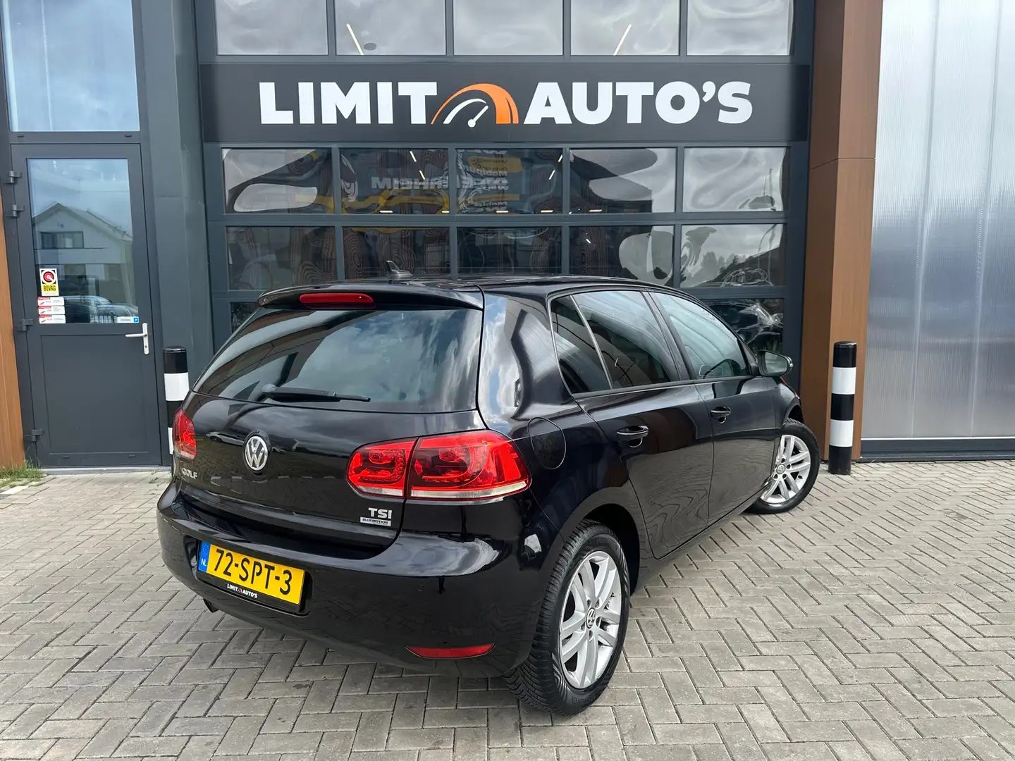 Volkswagen Golf 1.2 TSI Highline BlueMotion Aut/Climate/Navi/Cruis Zwart - 2