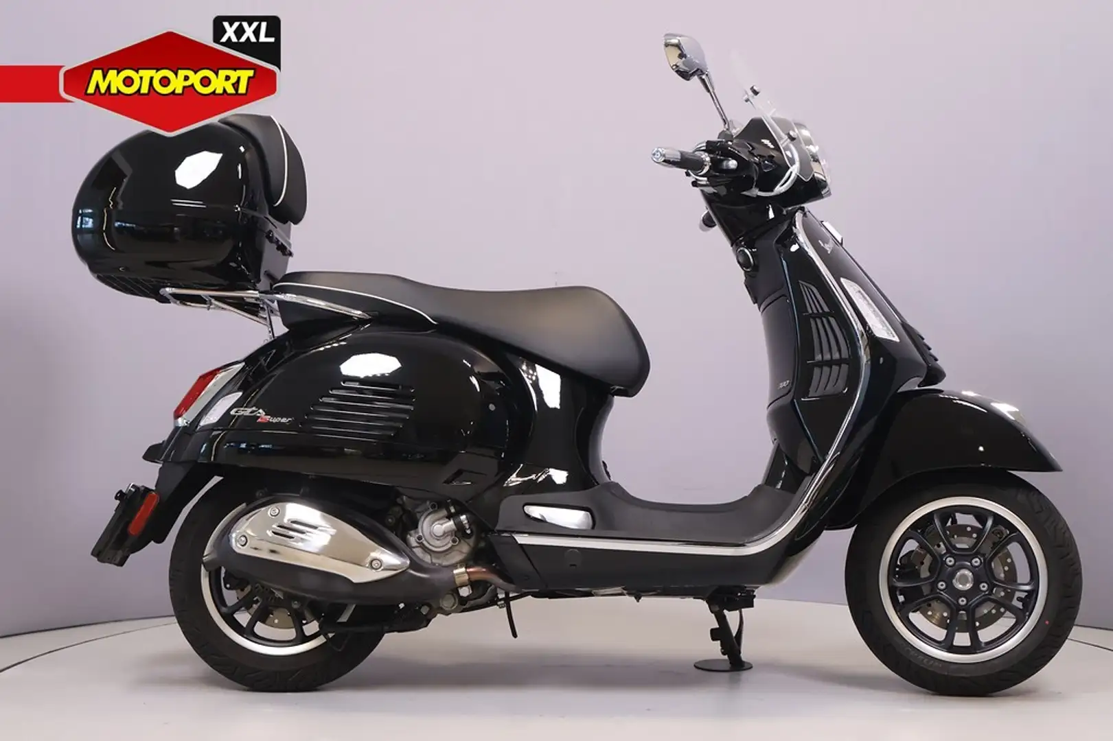 Vespa GTS Super 300 crna - 1