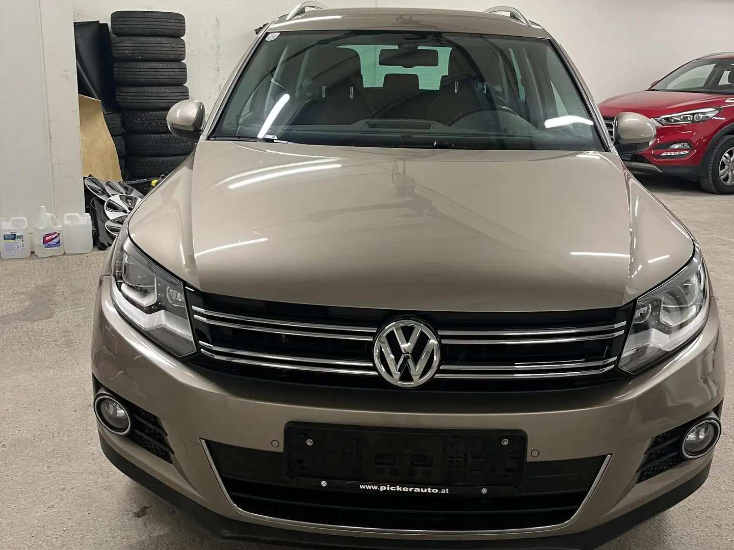 Volkswagen Tiguan Sport Beige - 2