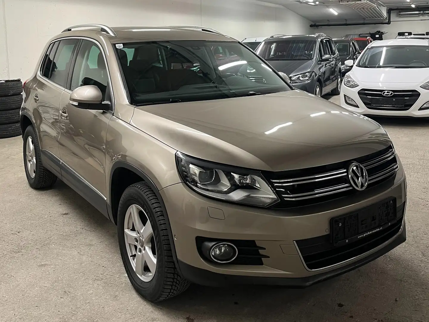 Volkswagen Tiguan Sport Beige - 1
