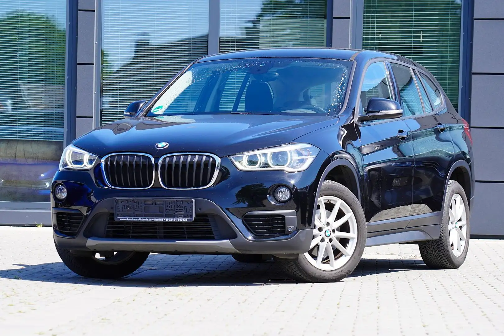 BMW X1 sDrive 18 d Advantage *MIT 2 JAHREN GARANTIE* Noir - 1