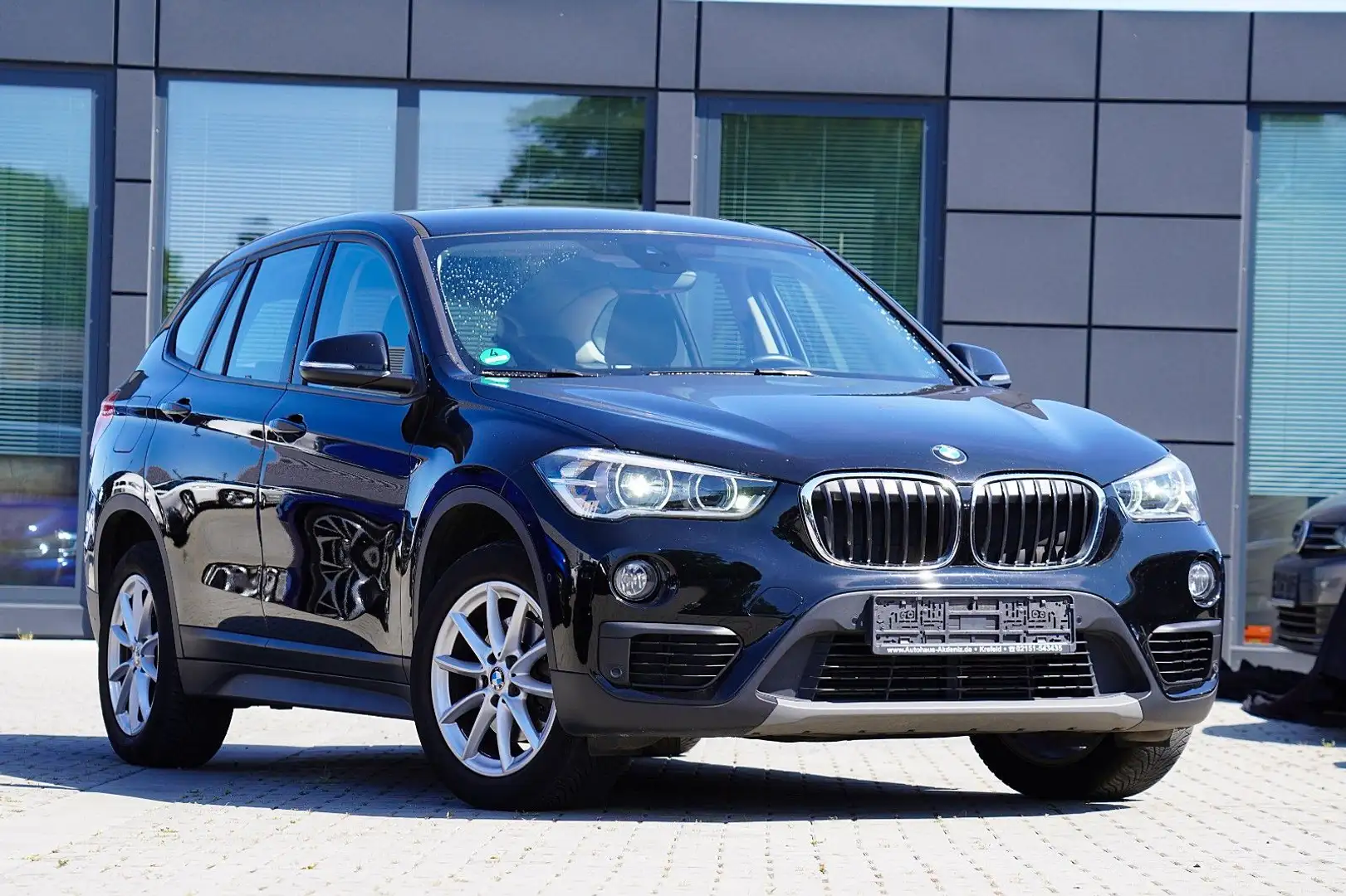 BMW X1 sDrive 18 d Advantage *MIT 2 JAHREN GARANTIE* Noir - 2