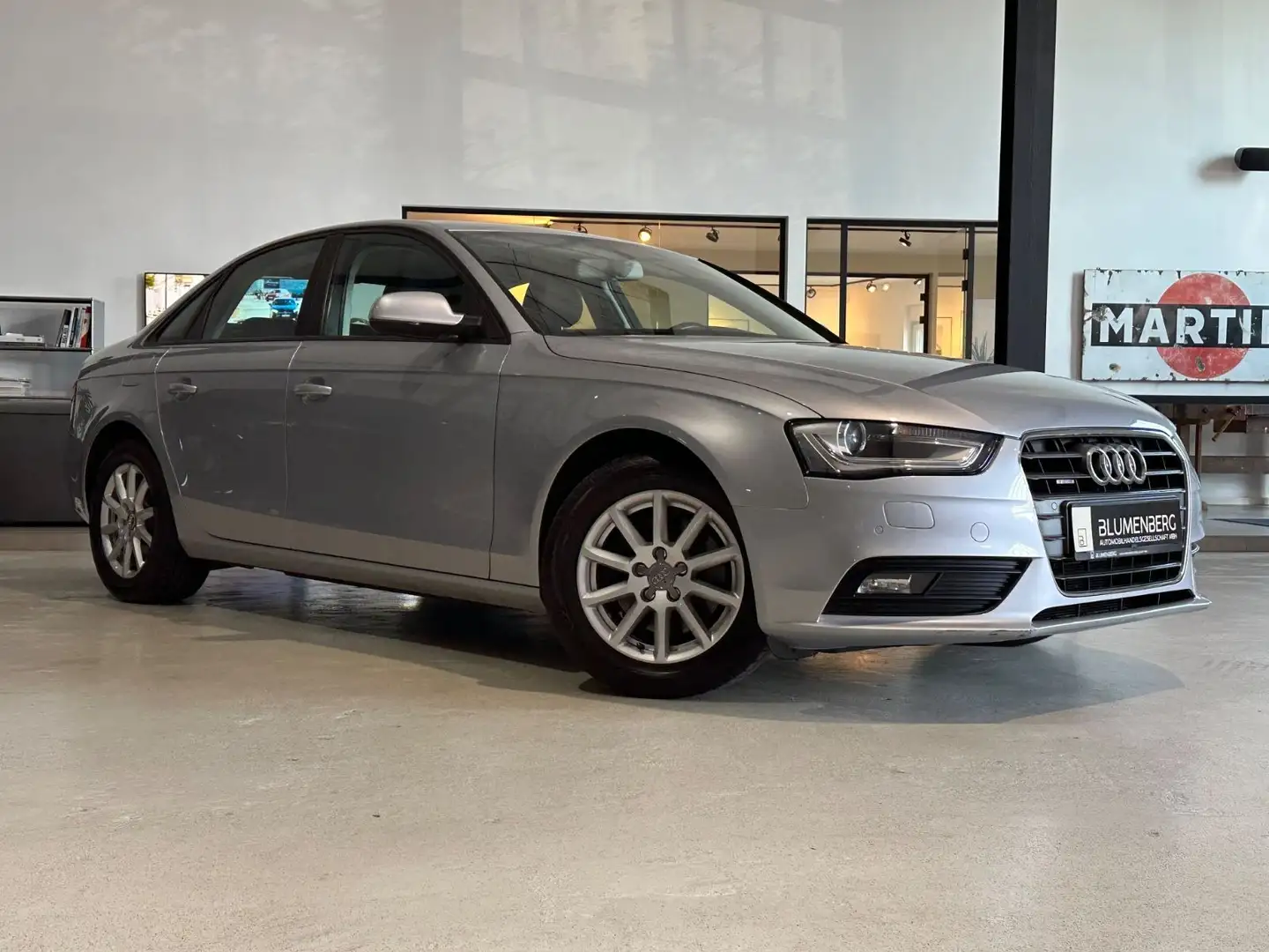 Audi A4 Lim. 2.0 TDI Attraction quattro *Navi,PDC,AHK Argent - 2