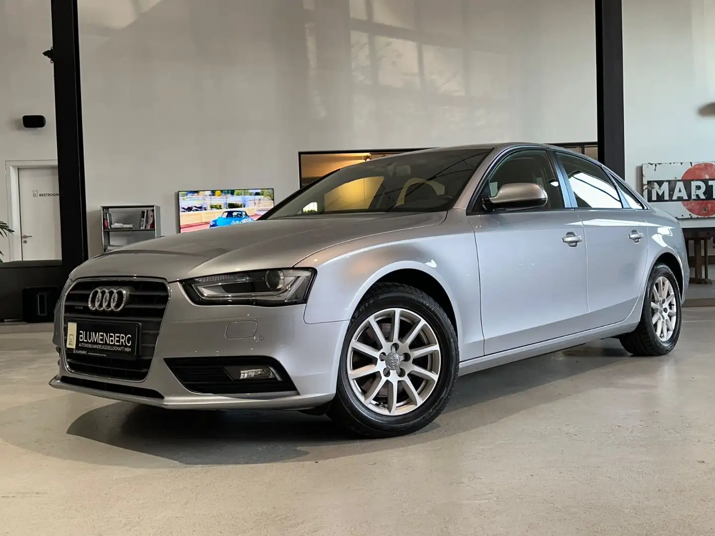 Audi A4 Lim. 2.0 TDI Attraction quattro *Navi,PDC,AHK Argent - 1