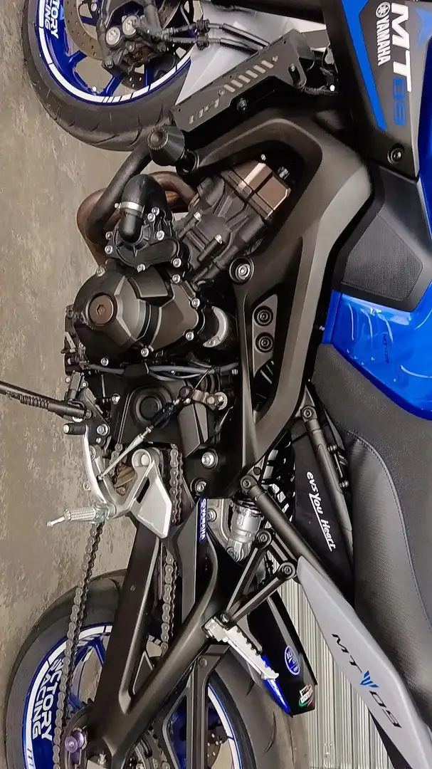 Yamaha MT-09 Azul - 2