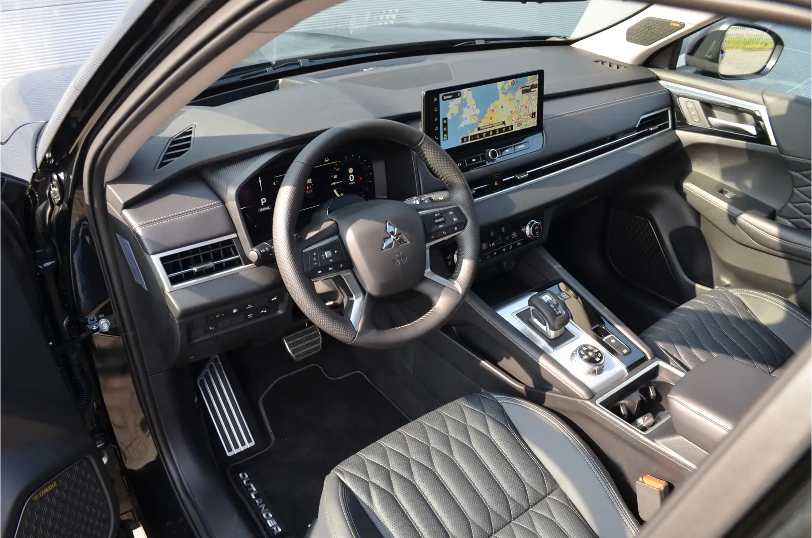 Mitsubishi Outlander PHEV 2.4 INSTYLE 4WD | PLUG IN HYBRID | PANORAMA D Schwarz - 2