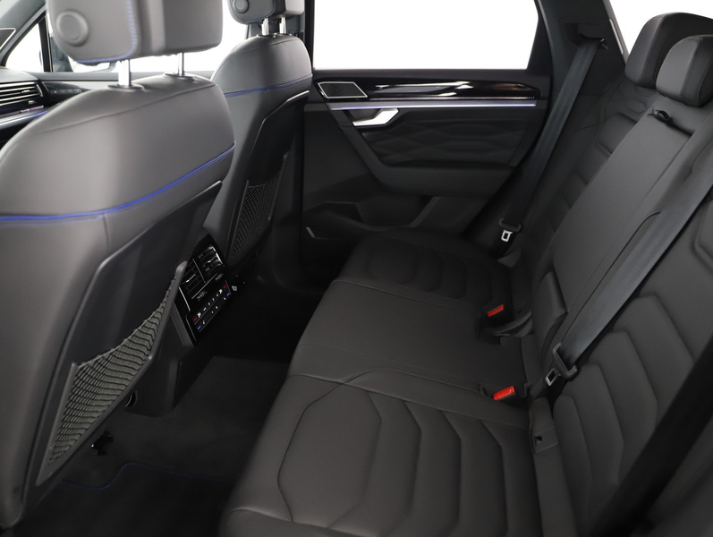 Volkswagen Touareg R eHybrid TSI 4MOTION — photo 23