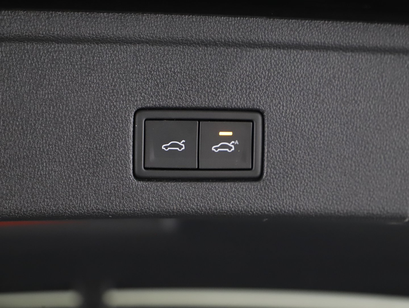 Volkswagen Touareg R eHybrid TSI 4MOTION — photo 26