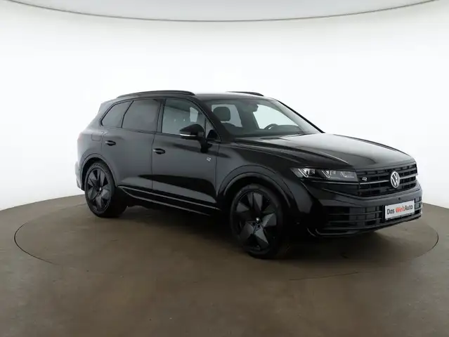 Volkswagen Touareg view 2