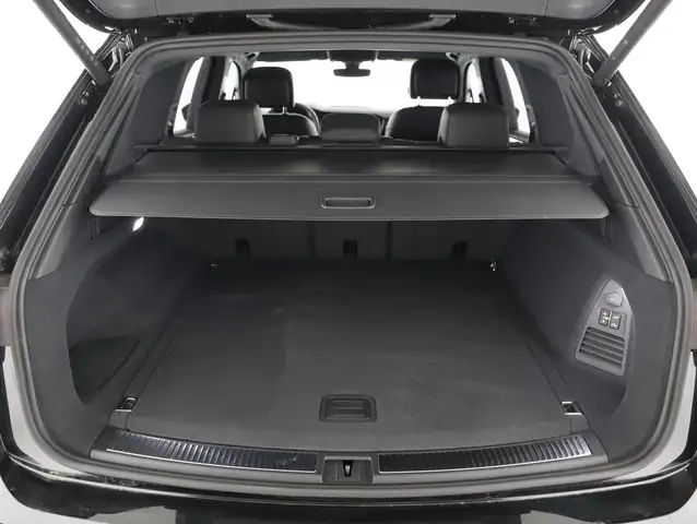 Volkswagen Touareg view 7
