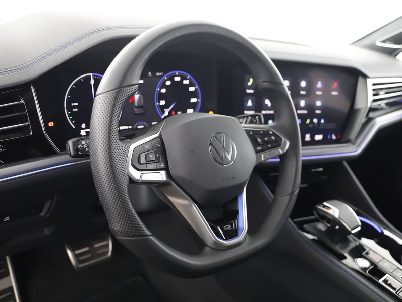 Volkswagen Touareg R eHybrid TSI 4MOTION — photo 13