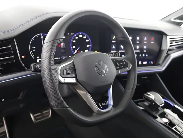 Volkswagen Touareg view 12