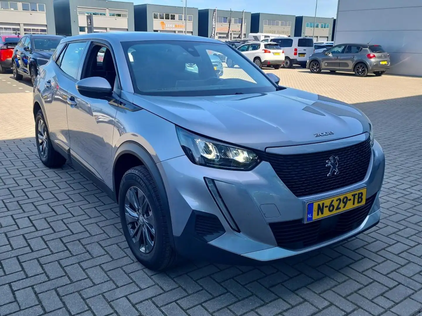 Peugeot e-2008 EV Active Pack 50 kWh 3 Fase | 3D Navigatie | Full Grijs - 1