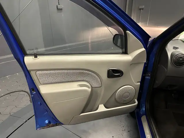 Dacia Logan view 13