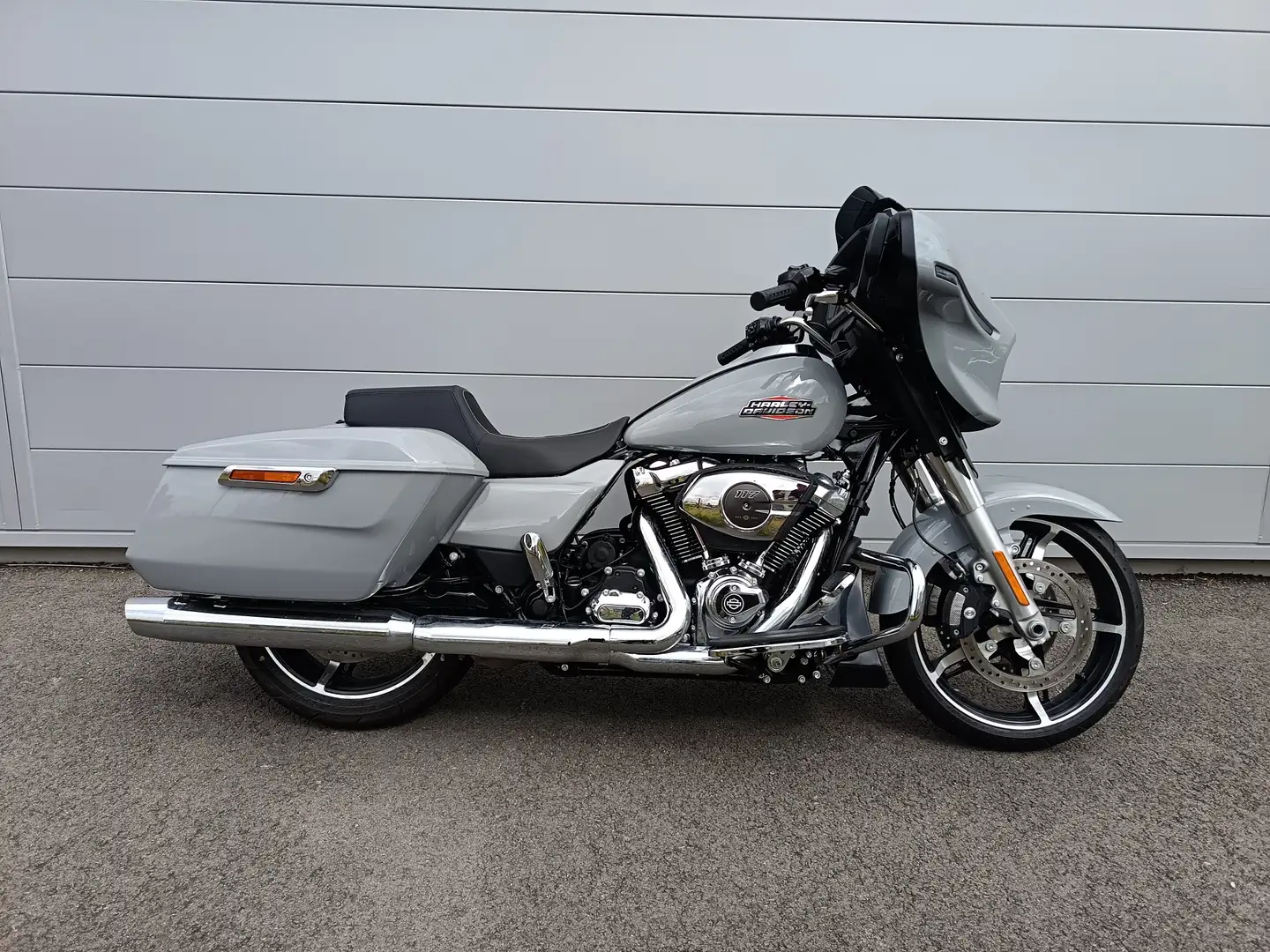Harley-Davidson Street Glide Grau - 2