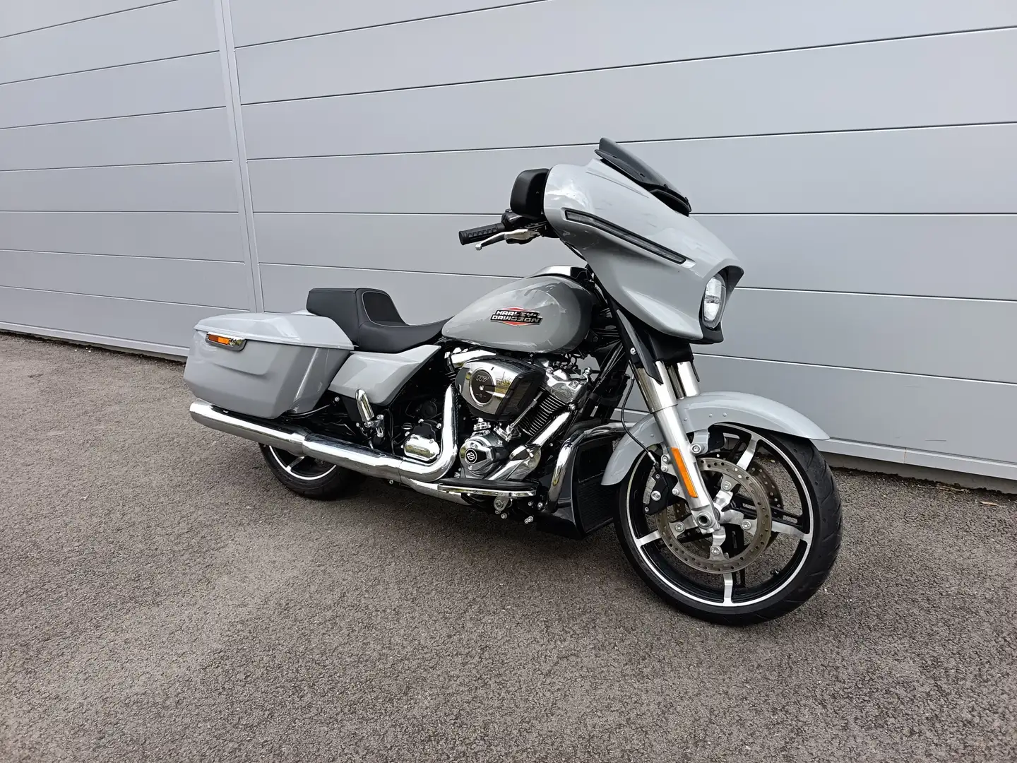 Harley-Davidson Street Glide Grau - 1
