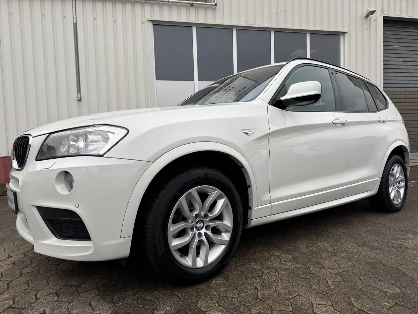 BMW X3 xDrive 20d 135kW 184PS/M-Paket/LED/SHZ/NAVI Weiß - 2