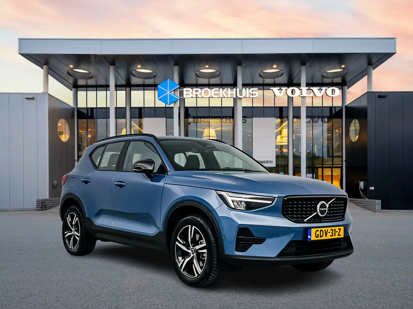 Volvo XC40 B4 Plus Dark | 18" | Leder | 360 Camera | Harman K Blauw - 2