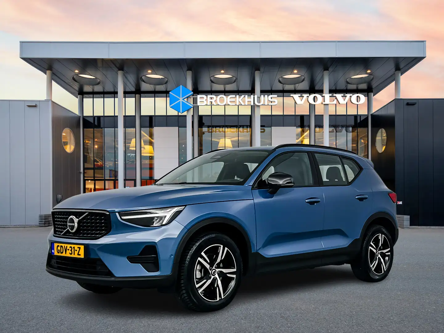 Volvo XC40 B4 Plus Dark | 18" | Leder | 360 Camera | Harman K Blauw - 1