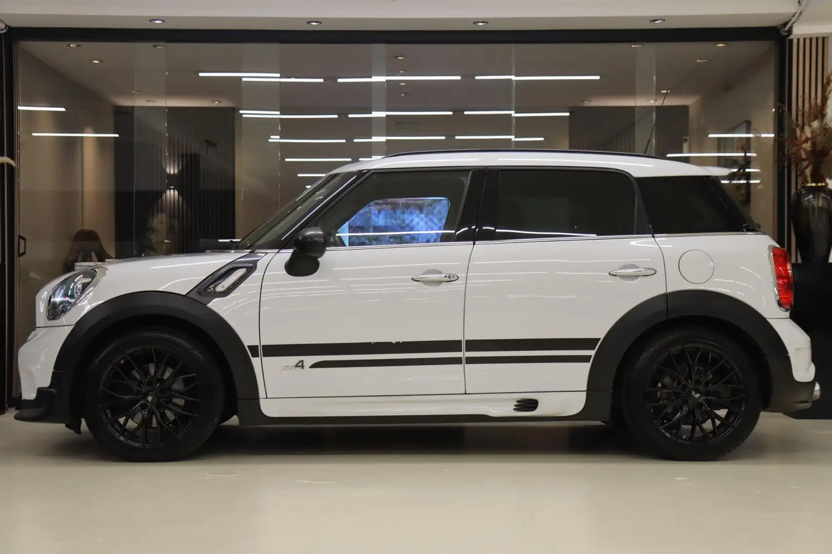 MINI Cooper S Countryman 1.6 ALL4 JCWPAKKET/KEYLESS/H&K/SFEERV/STOELV/ Bílá - 2