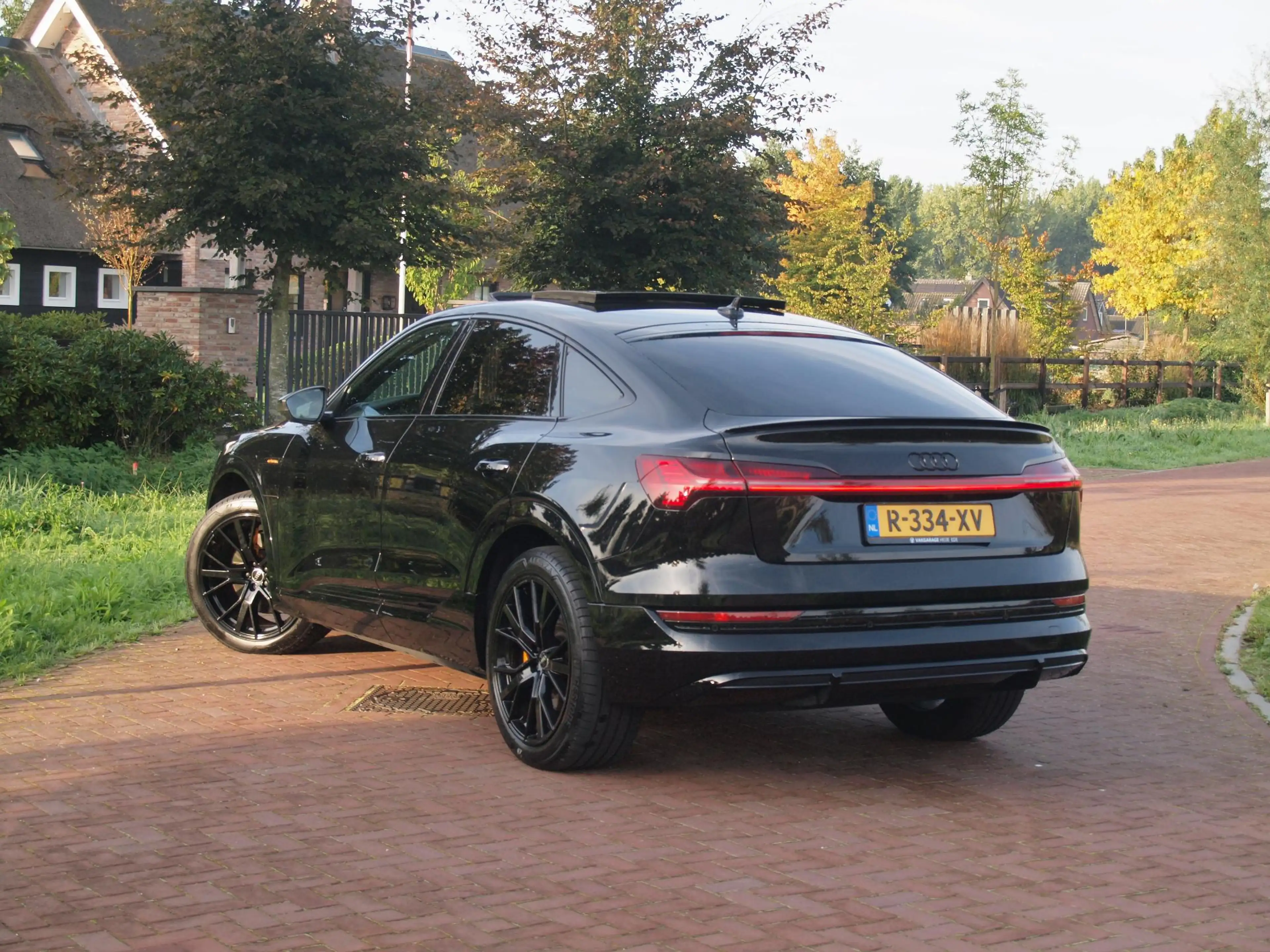 Audi e-tron Sportback 55 quattro S edition 95 kWh | Panoramada — photo 3
