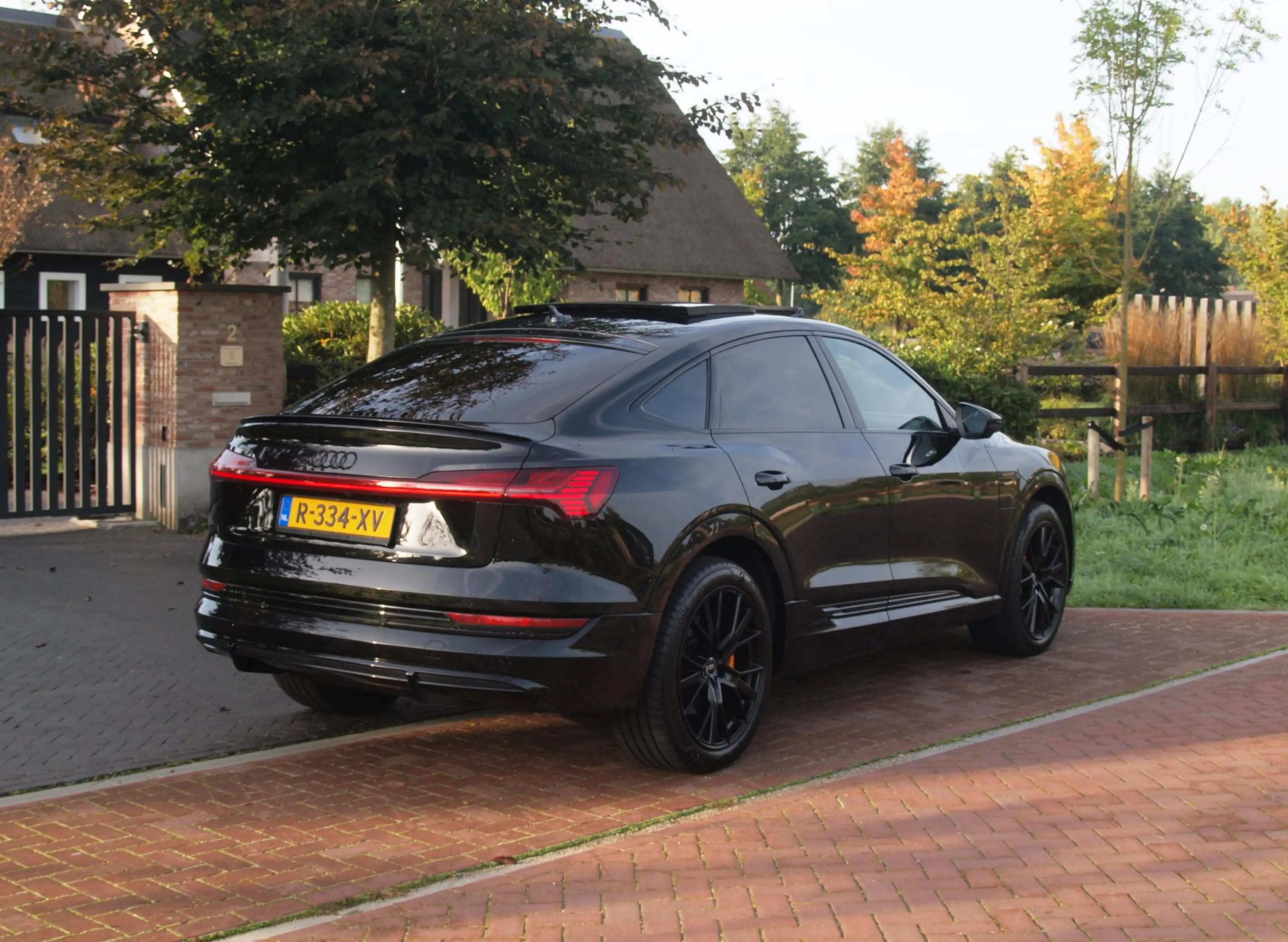 Audi e-tron Sportback 55 quattro S edition 95 kWh | Panoramada — photo 10