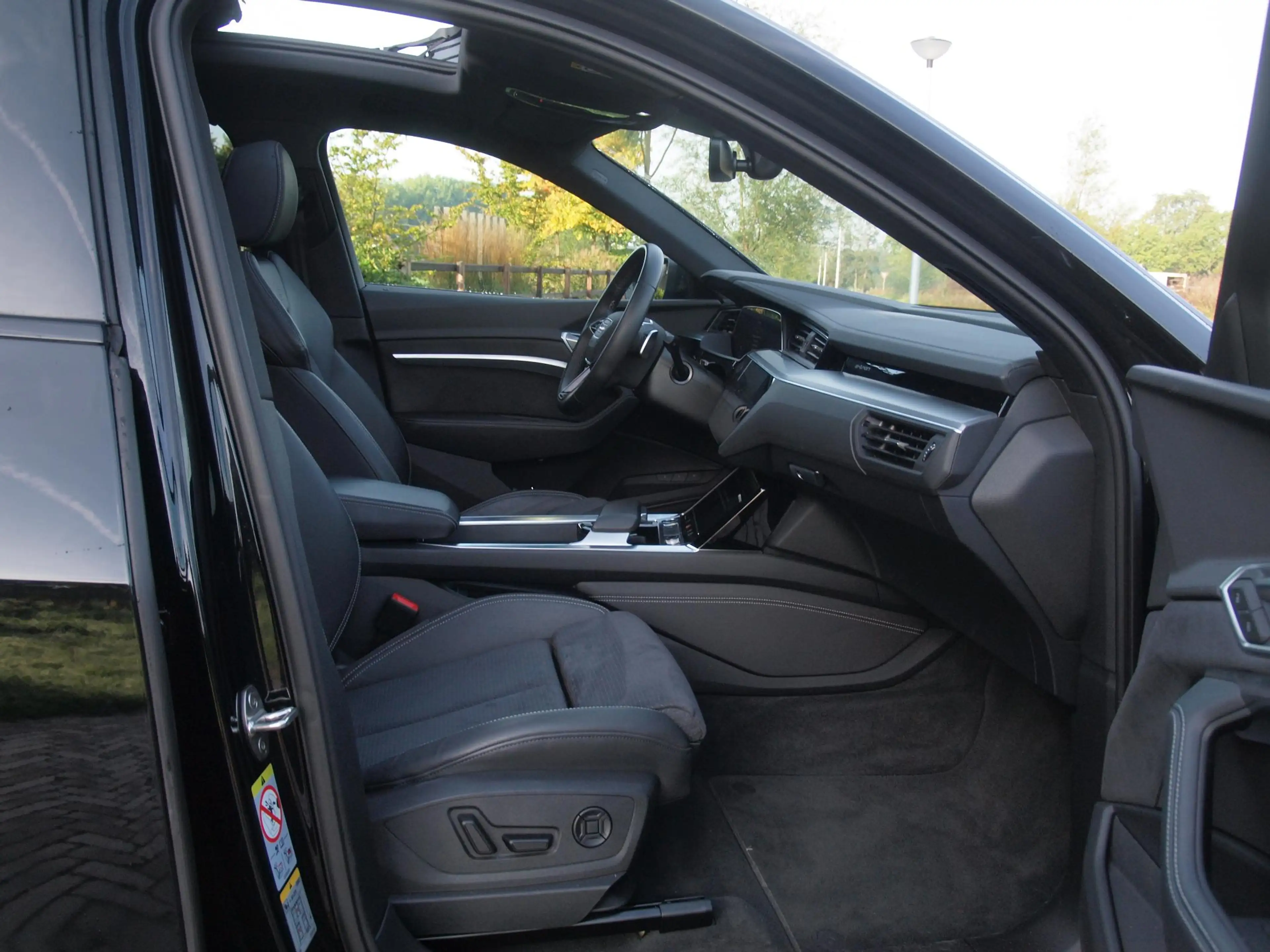 Audi e-tron Sportback 55 quattro S edition 95 kWh | Panoramada — photo 16