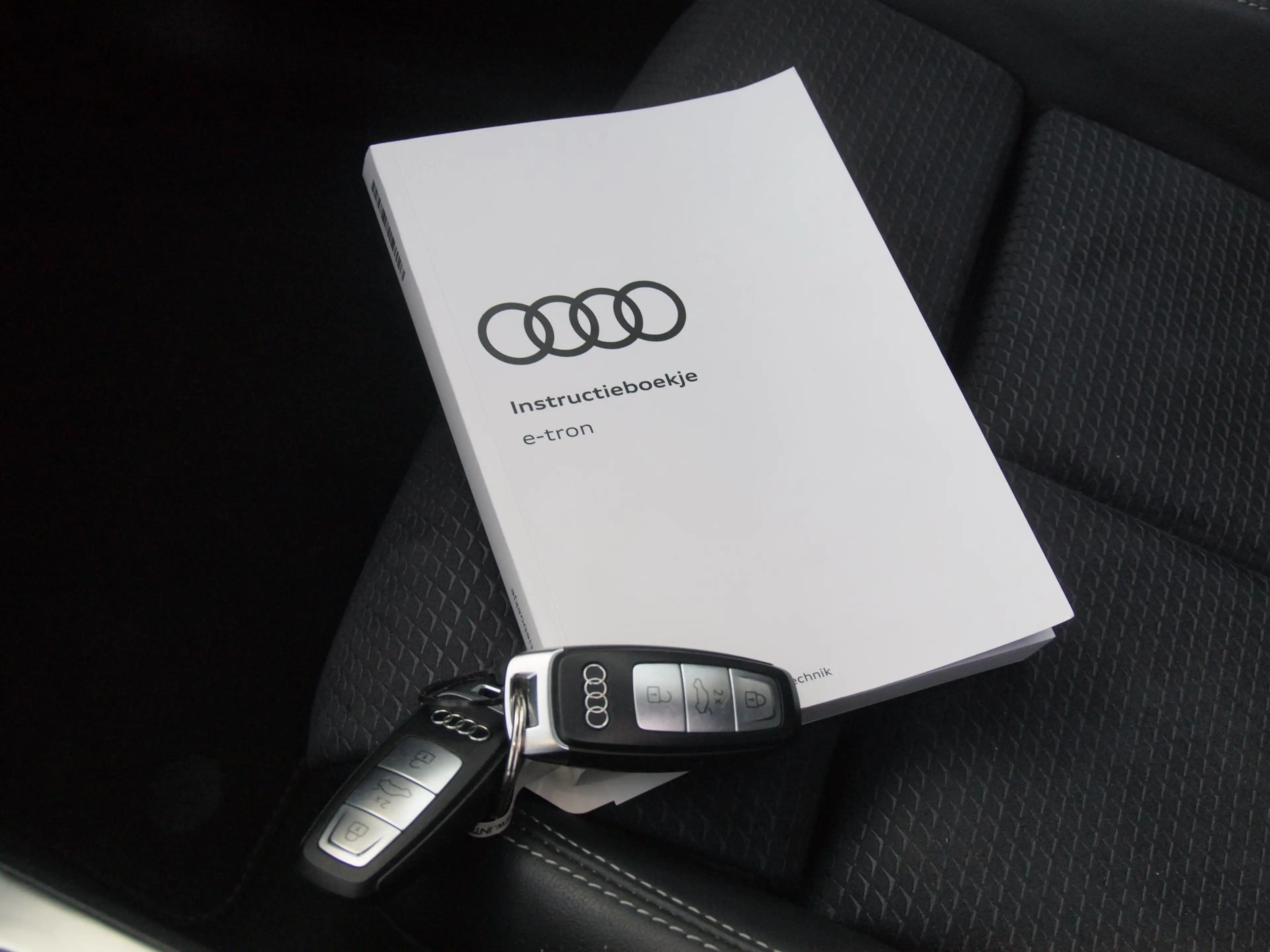 Audi e-tron Sportback 55 quattro S edition 95 kWh | Panoramada — photo 34