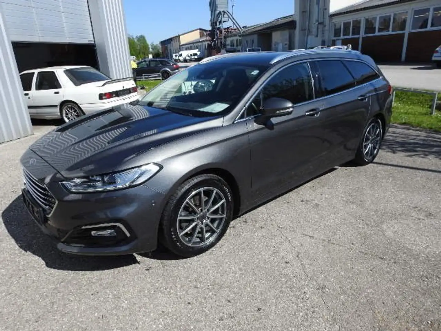Ford Mondeo Traveller Titanium 2,0 Hybrid Aut. Grau - 1
