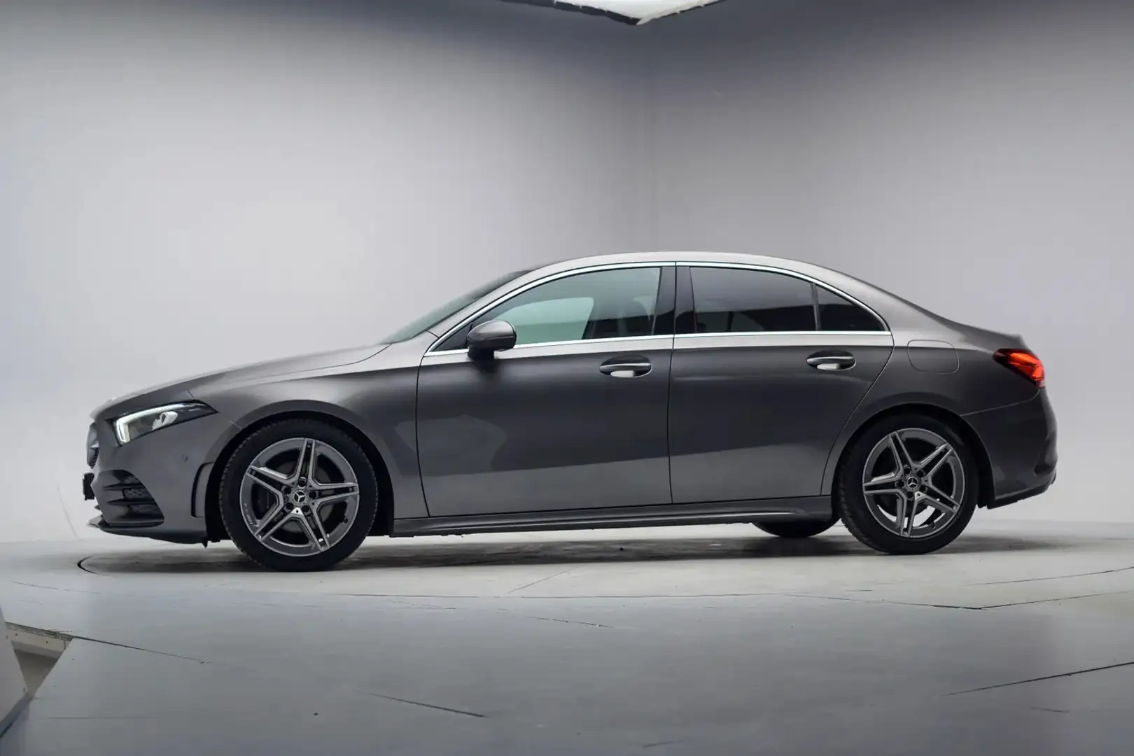 Mercedes-Benz A 200 Business Solution AMG [ Widescreen Stoelverwarming Grau - 2