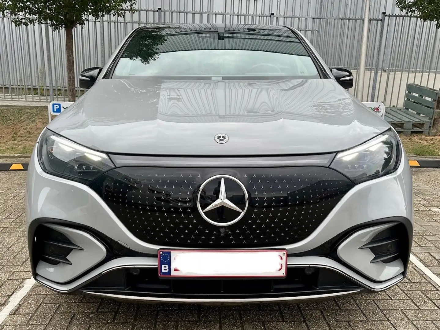 Mercedes-Benz EQE SUV 350 4-Matic AMG Line PANO-ATTEL-BURMESTER-DIGIT.LI Серый - 2