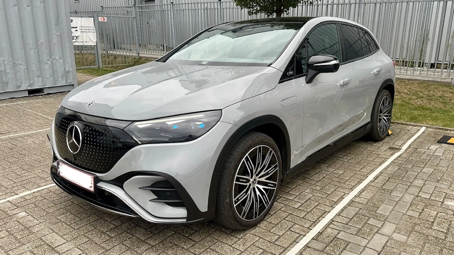Mercedes-Benz EQE SUV 350 4-Matic AMG Line PANO-ATTEL-BURMESTER-DIGIT.LI Серый - 1