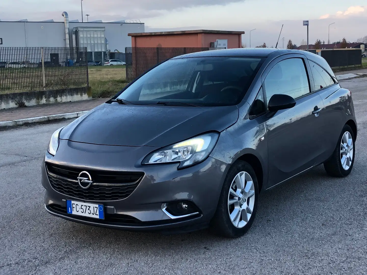Opel Corsa Corsa V 2015 3p 1.2 b-Color Gris - 1