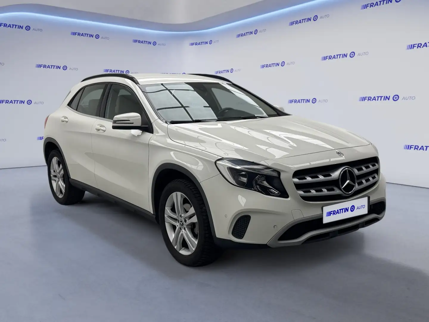 Mercedes-Benz GLA 220 220 d Automatic Business Blanc - 2