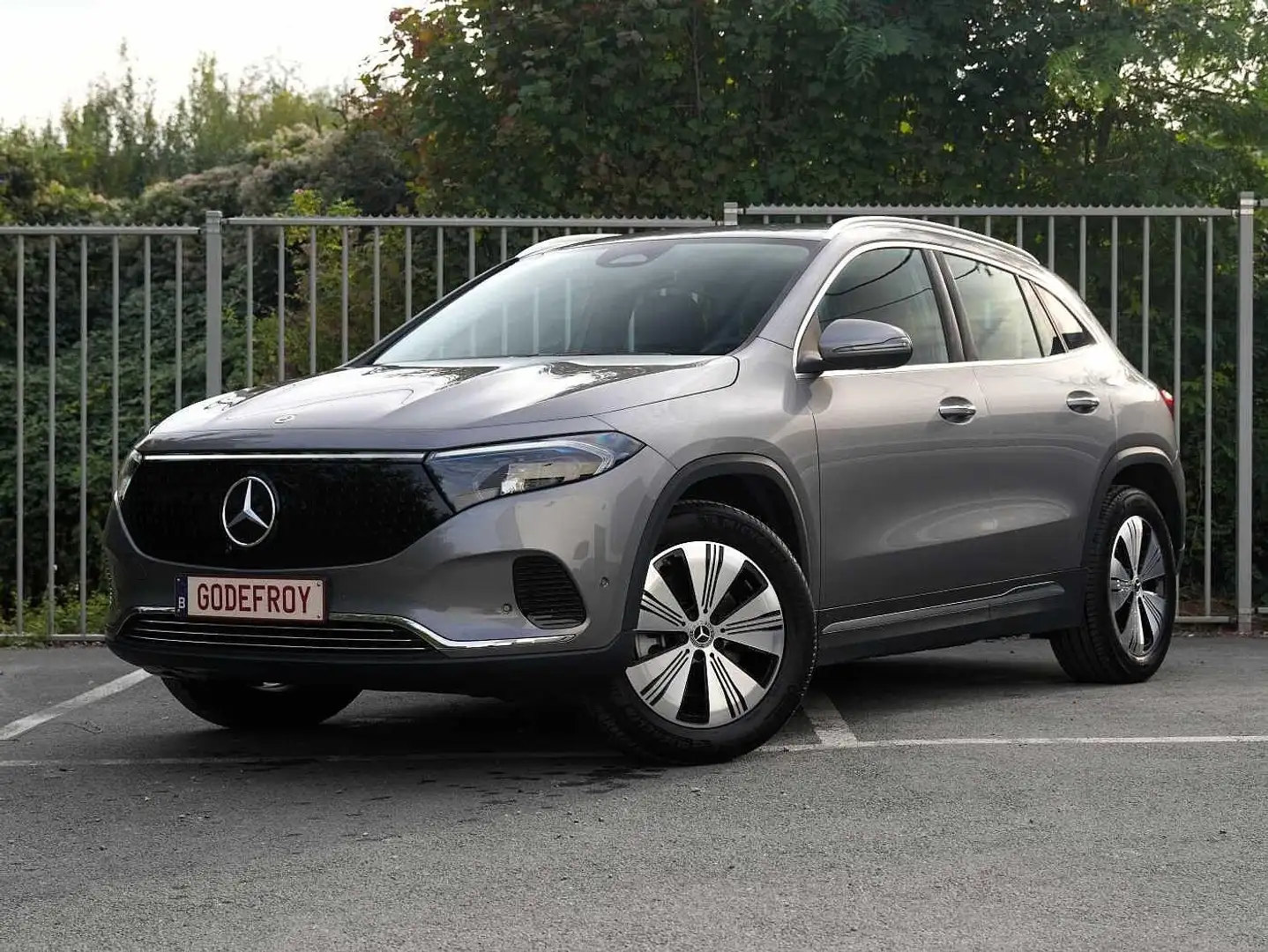 Mercedes-Benz EQA 300 4MATIC 360° / keyless Gris - 2