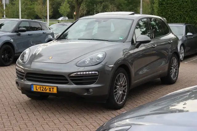 Porsche Cayenne view 6