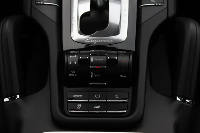Porsche Cayenne view 28