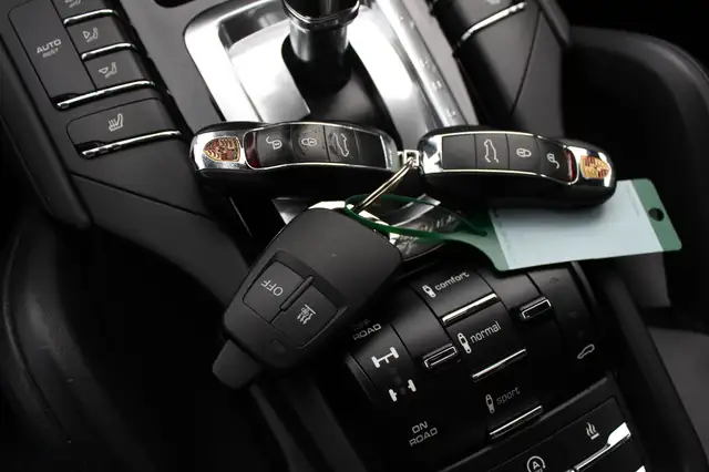 Porsche Cayenne view 29