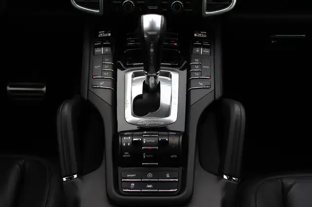 Porsche Cayenne view 24