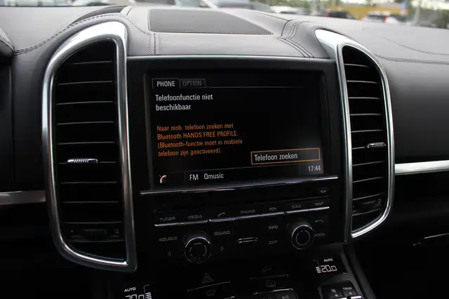 Porsche Cayenne view 21