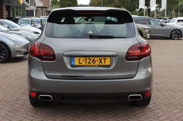 Porsche Cayenne view 15