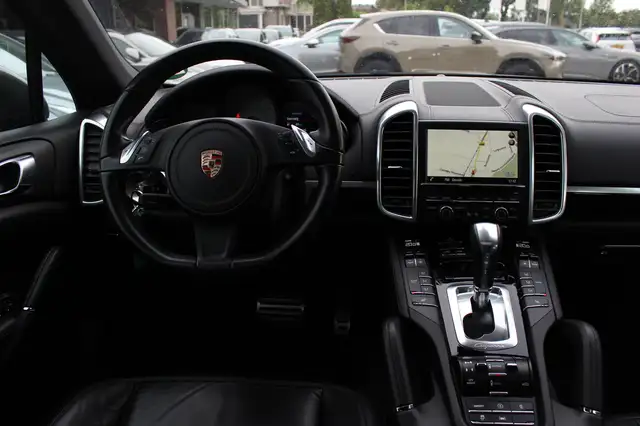 Porsche Cayenne view 9