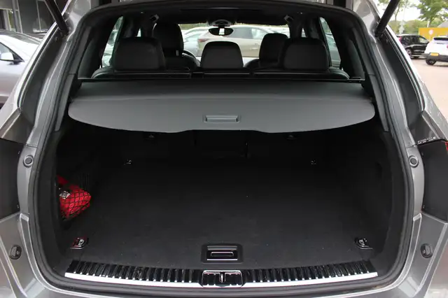 Porsche Cayenne view 16