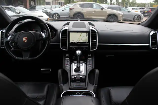 Porsche Cayenne view 2