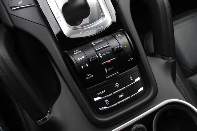 Porsche Cayenne view 27